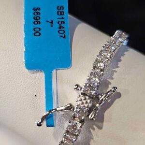 4.75CTW VVSD Moissanite Tennis Bracelet in .925 Sterling Silver. Bracelet is 7"